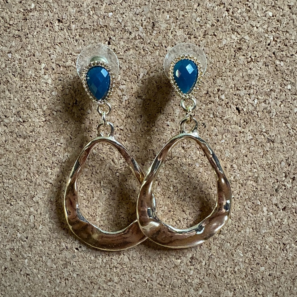 Elegant Gold and Green Dangle Earrings